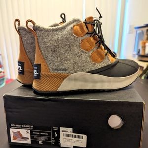 NEW Sorel Out N About boots